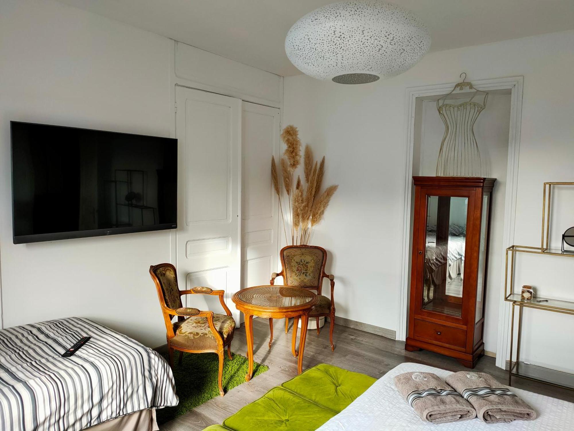 A La Villa Perroy Les Chambres Sont Spacieuses Et Les Petit-Dejeuners Offerts Dunkirk Екстериор снимка